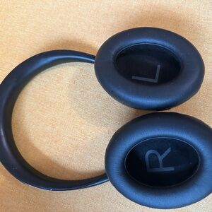 Gently used Bose headphones in good condition